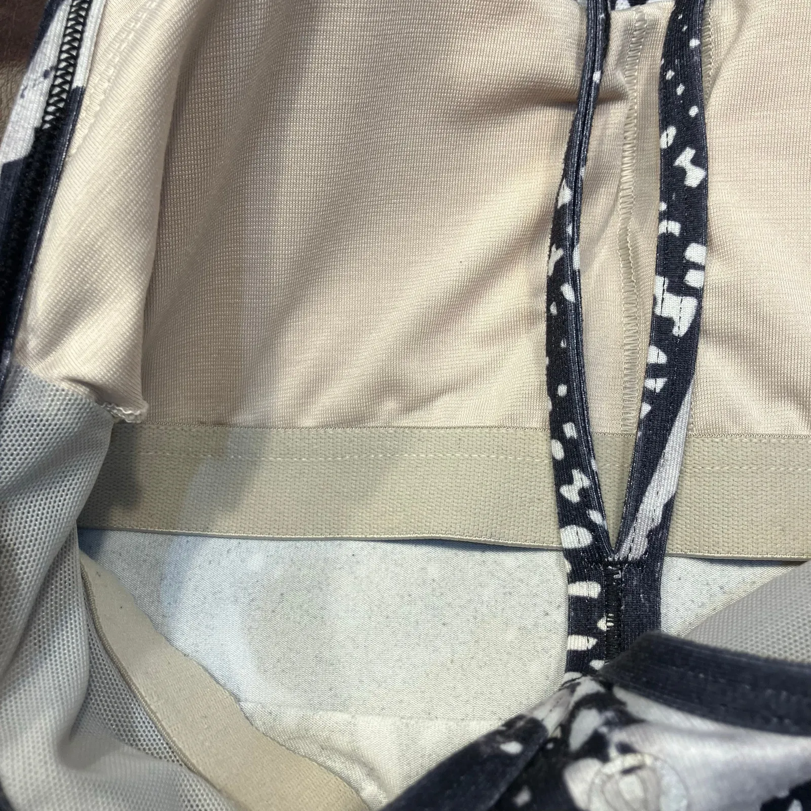 Lululemon Power Y Tank Top Size 4 Black White Abstract‎ Built - Image 4