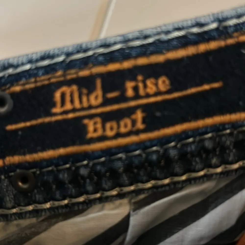 Rock Revival Women’s Signy Mid-Rise Boot Jeans - Image 3