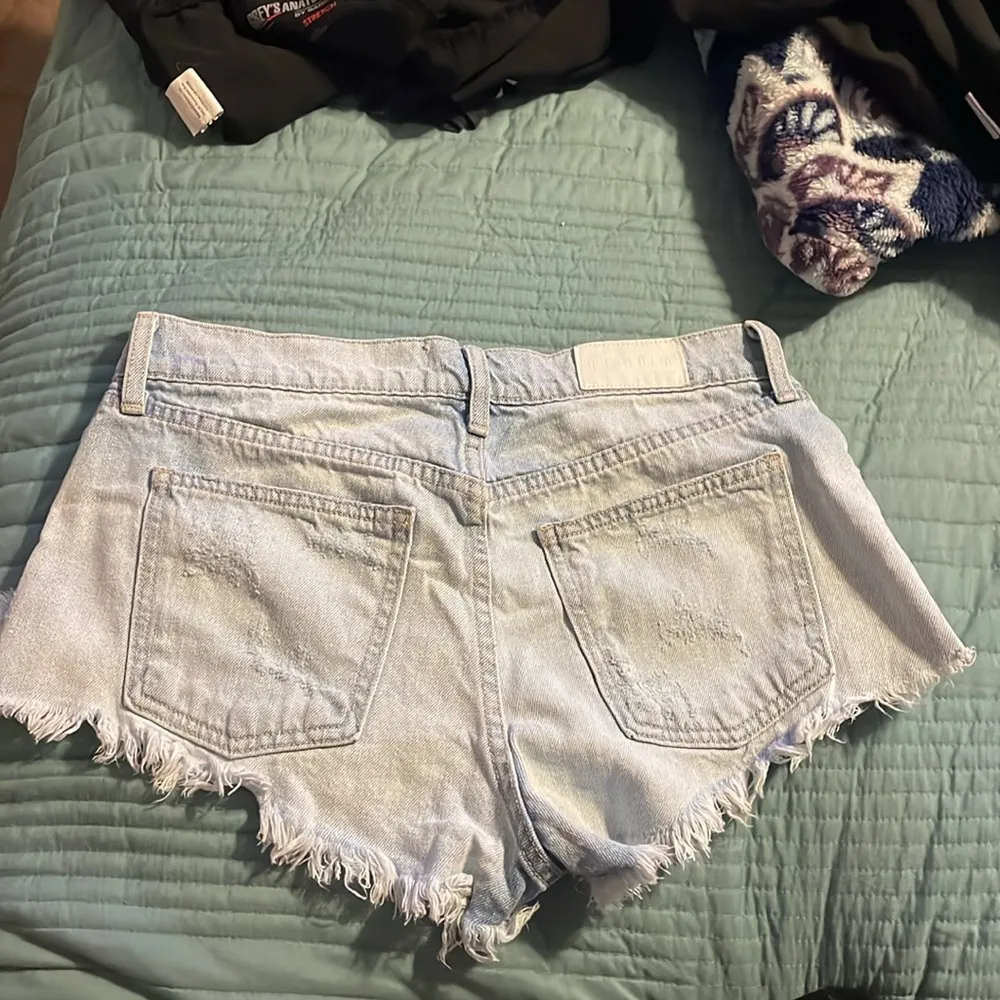 Pistola Light Wash Distressed Denim Shorty Shorts Size 28 Casual Beach Vacation - Image 2