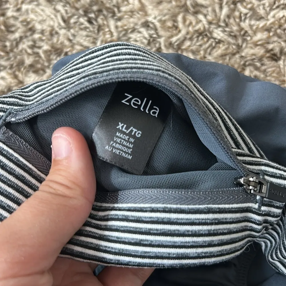 Zella Grey Workout Running Shorts Sz XL - Image 9