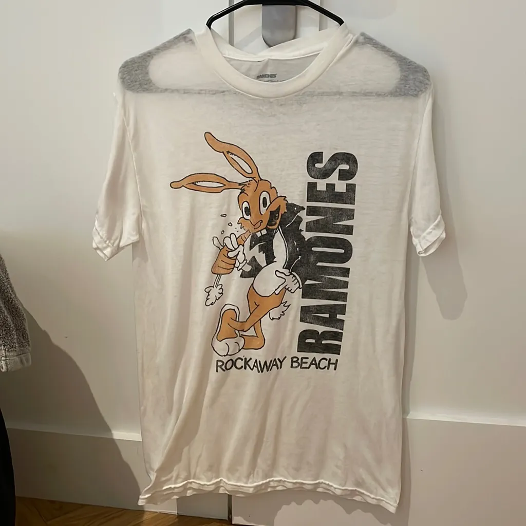 Ramones Rockaway Beach shirt Size Small - Image 4