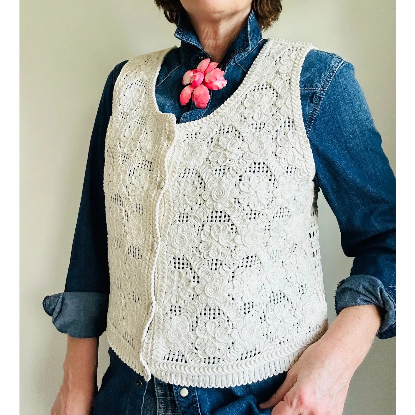 Women's Bohemian Crochet Vest Cream Size Large Lace Look layering Trend - Image 3