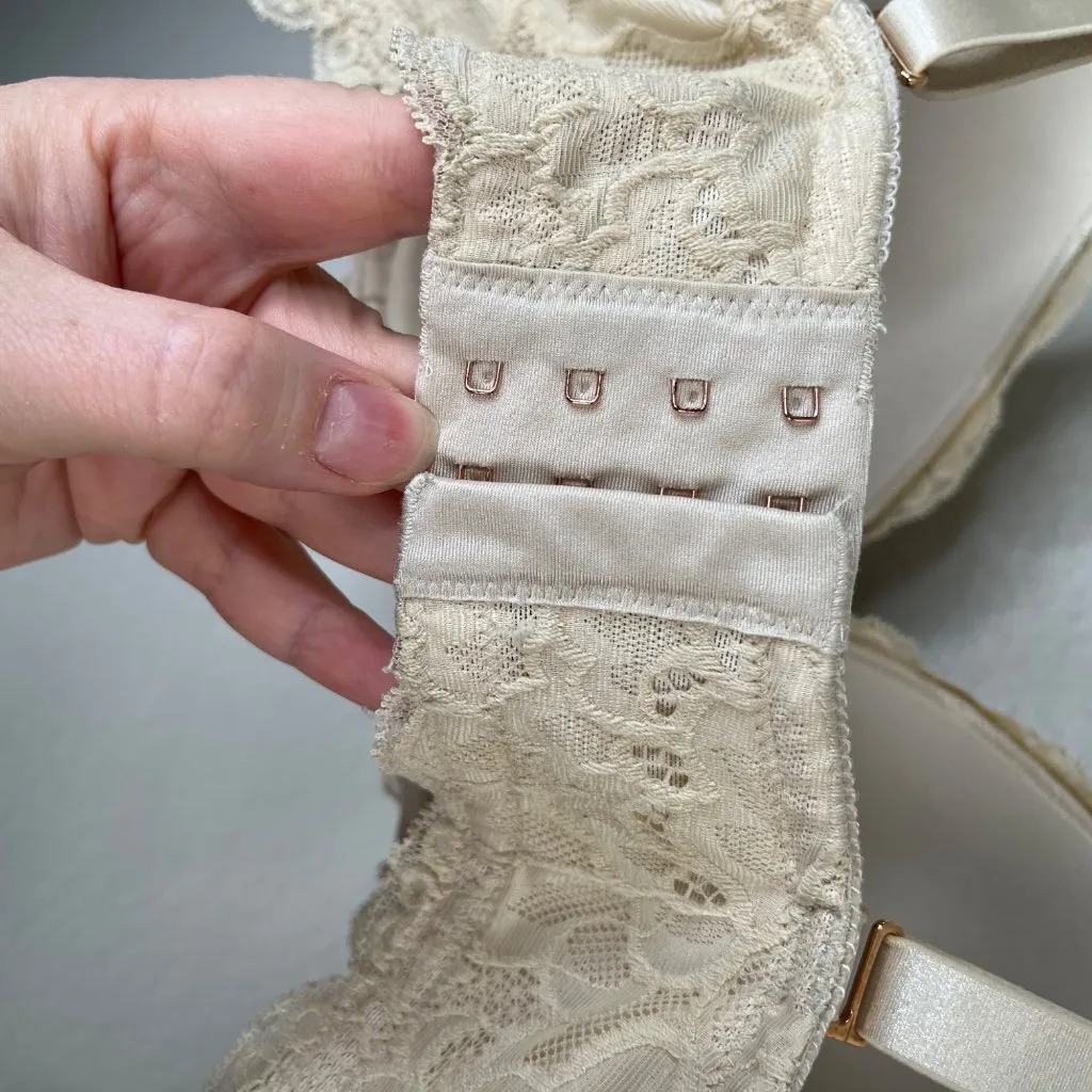 Aerie Cream Lace Plunge Push Up Bra Size 36D - Image 9