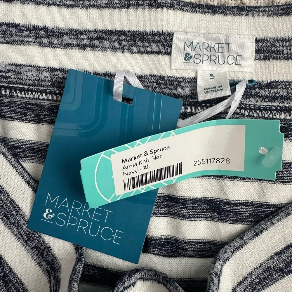 Market & Spruce Stitch Fix Amia Knit Skirt in Navy - Image 4