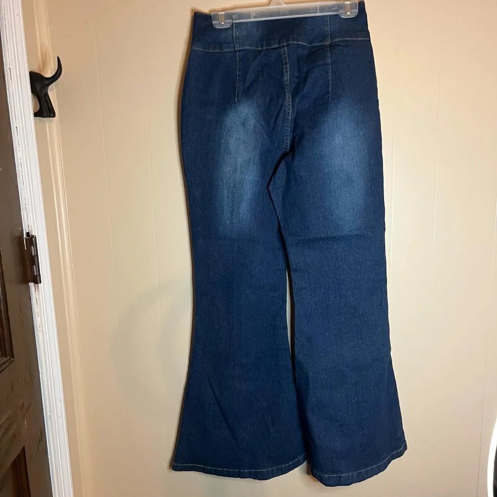 High Waisted Bell Bottom Button Fly Large Jeans Blue Size undefined - Image 2