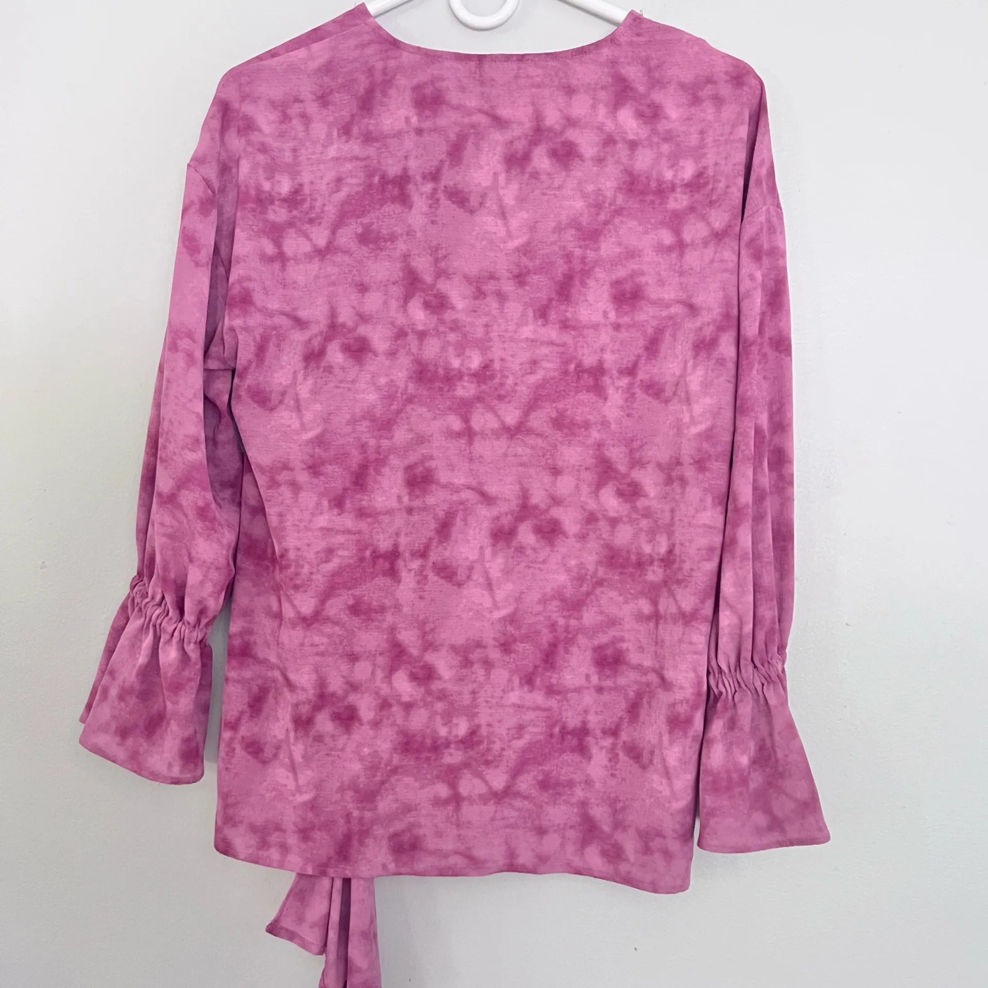 Juicy Couture Pink Tie Dye Bell Sleeve Boho Shirt XS Twist Tie Blouse V-neck - Image 6