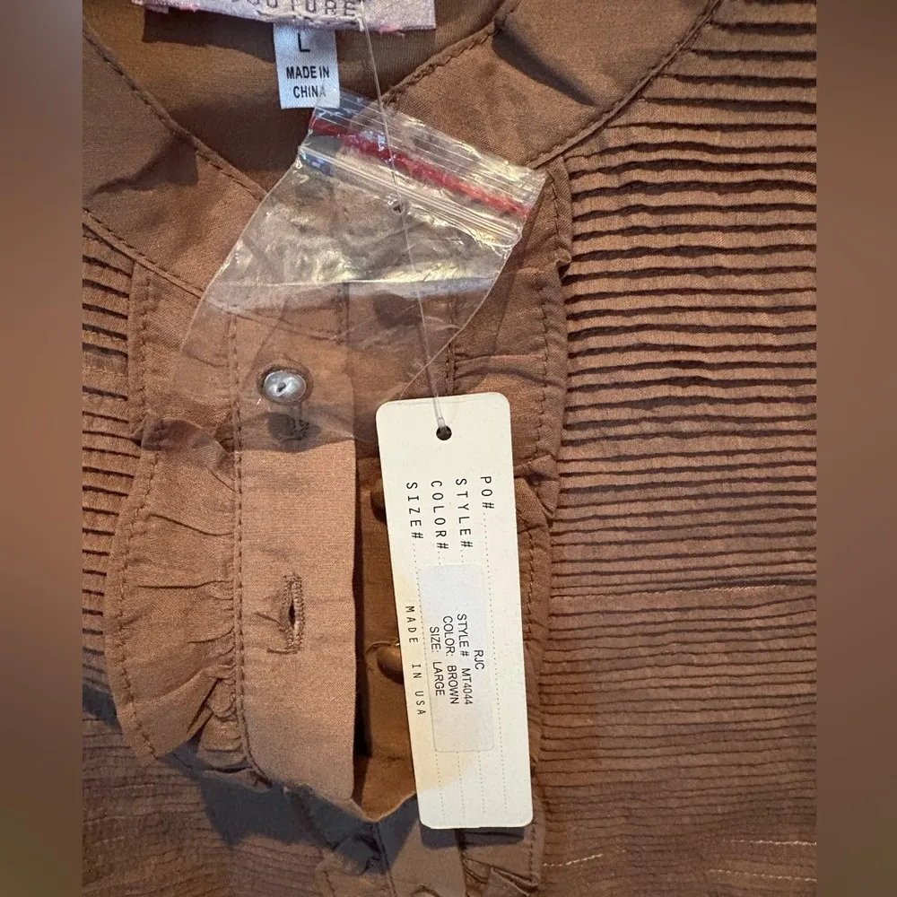 NWT Romeo & Juliet Couture Flowy Top in Size L - Image 3