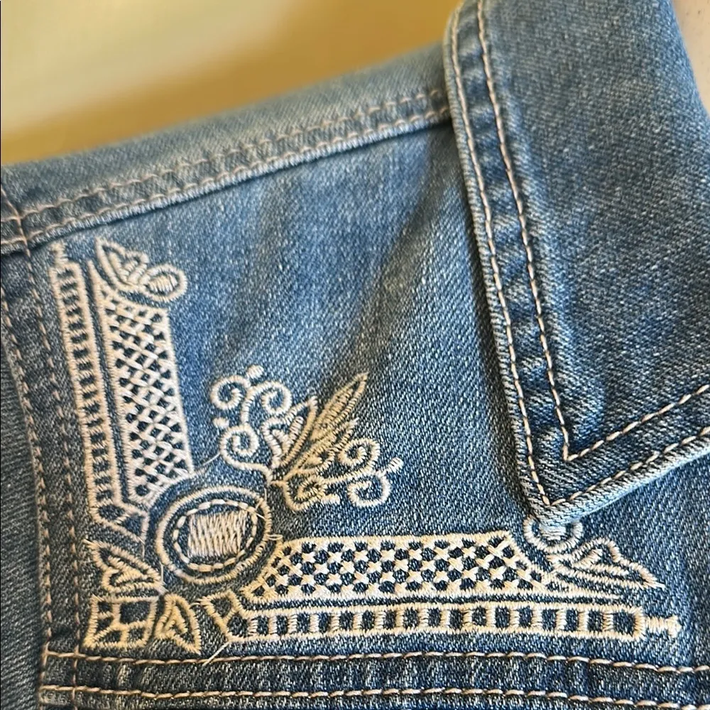 Baccini Blue Denim Jacket with Faded Distressed Style - Image 4