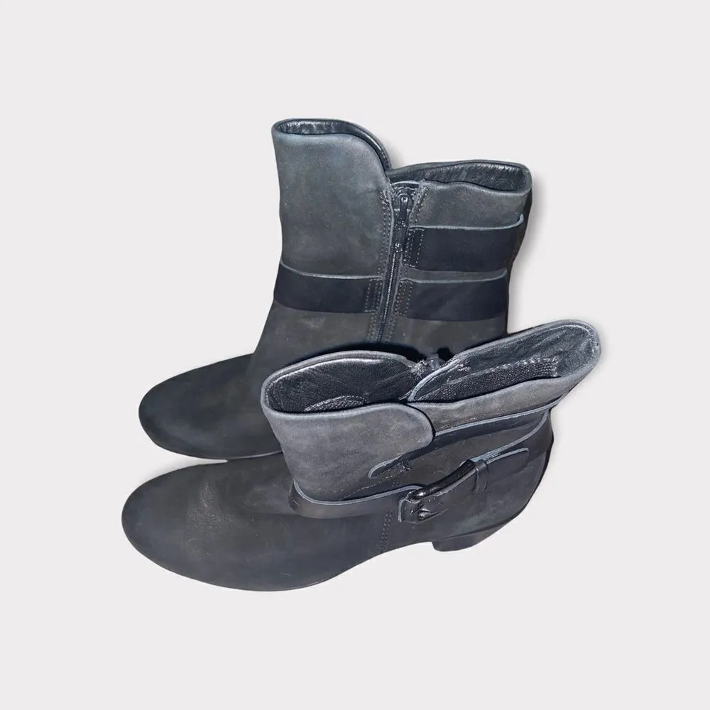 Ecco Black Leather Booties  Size 7 - Image 2