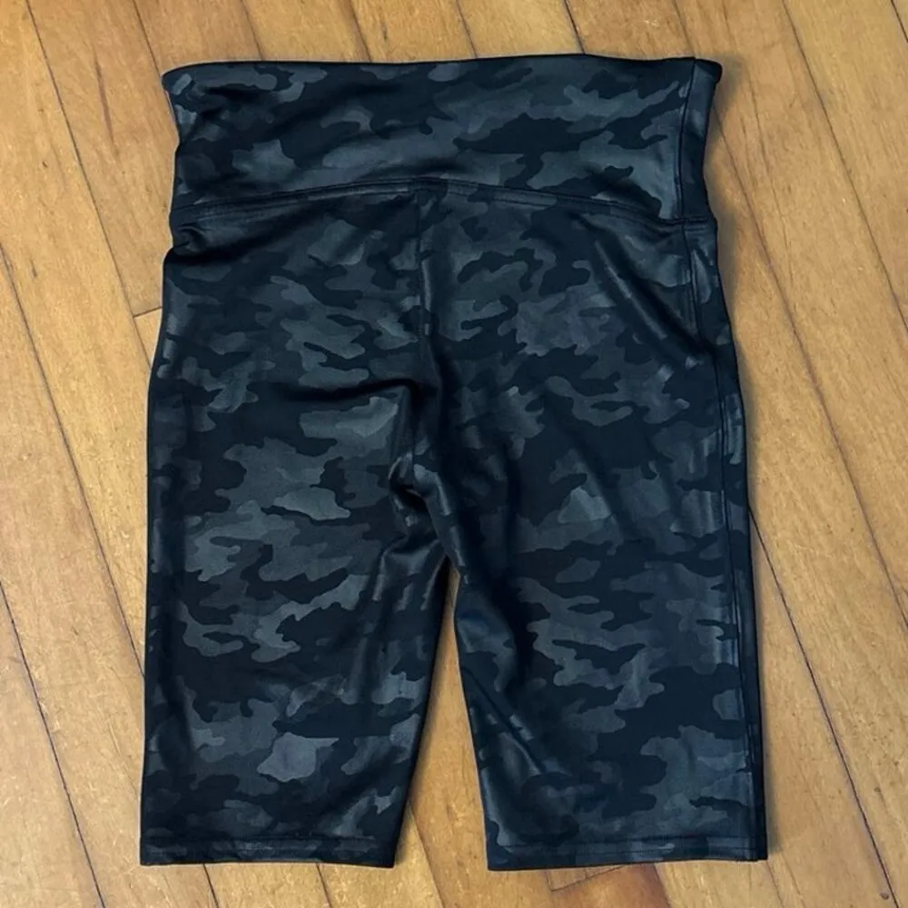 Spanx Faux Leather Bike Shorts Size S Black Gray Camo Compression 50173R - Image 2