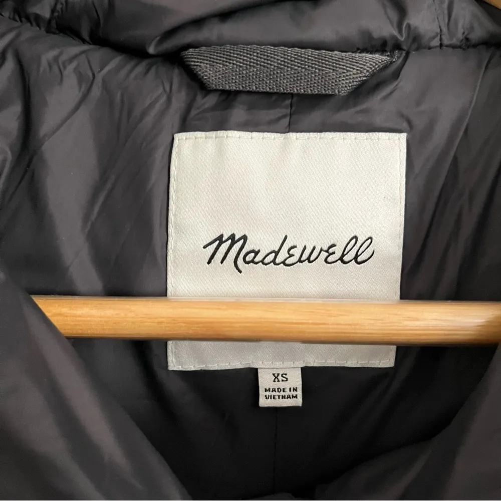 Quilted Packable Popover Puffer Jacket in Black - Image 3