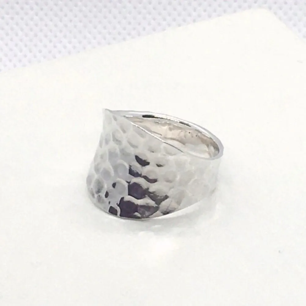 Vintage Sterling Silver Hammered Saddle Ring Size 7 - Image 9