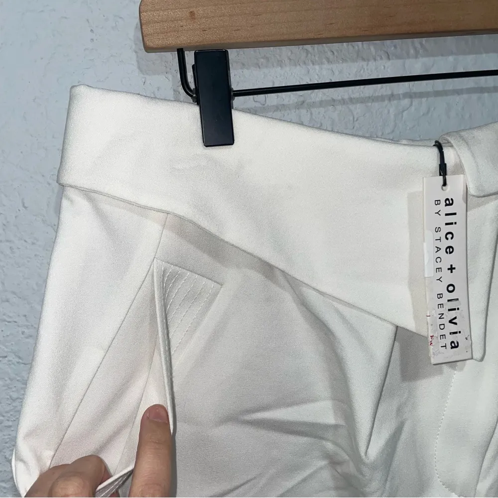 Alice & Olivia Chad Asymmetrical Short In White Size 14 NWT - Image 3