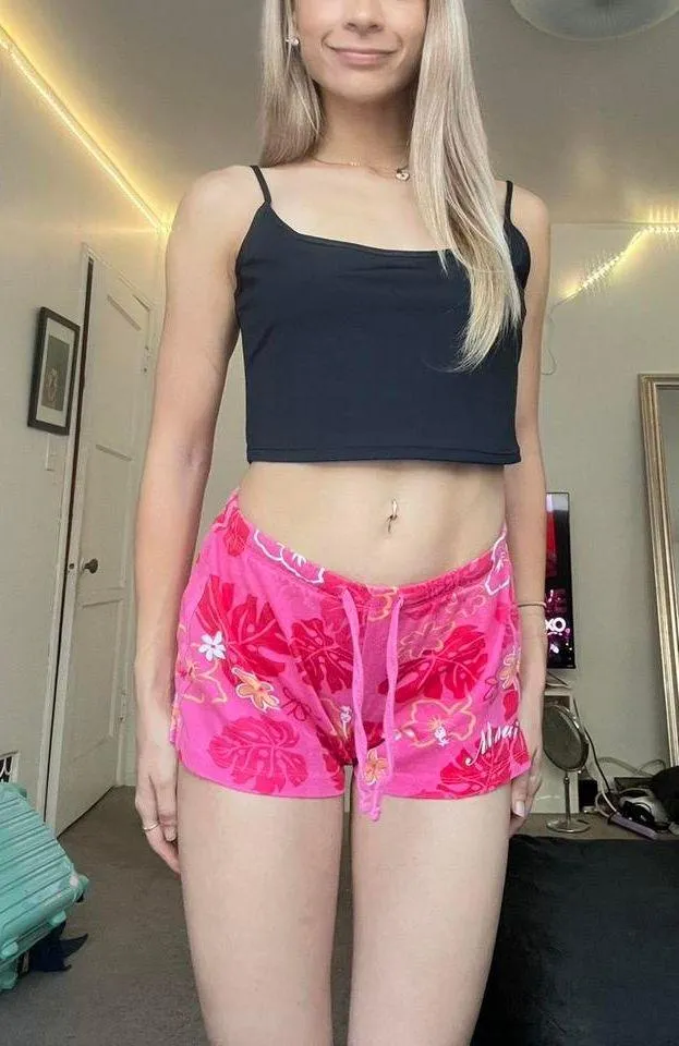y2k maui hot pink hibiscus flower shorts  - Image 4