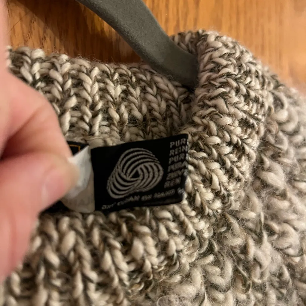 VTG Eddie Bauer wool Chunky Knit Sweater in Gray and Cream - Image 8