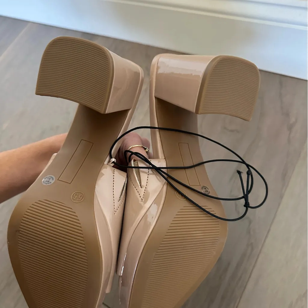 Worthington Nude Patent Platform Block Heel Mules 6.5 - Image 13