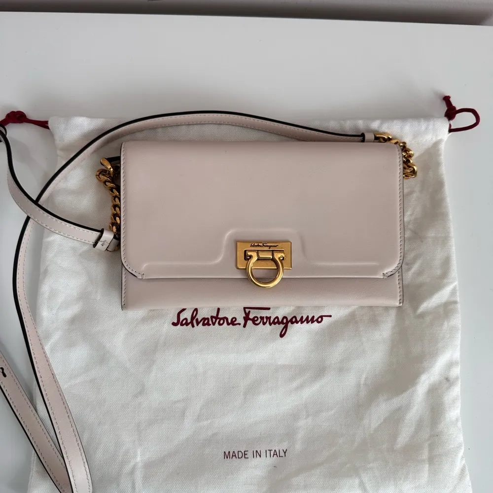 Salvatore Ferragamo Trifolio Crossbody Bag Leather Mini - Image 2