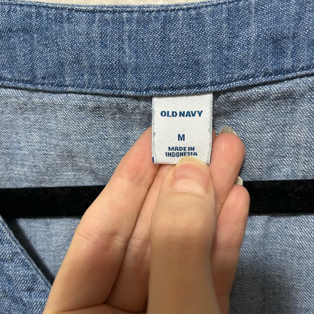 Old Navy Chambray Button Front Dress Medium – Sleeveless V-Neck, Pockets - Image 3