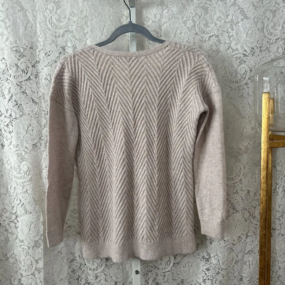 Small Banana Republic Beige Neutral Chevron Pattern Sweater - Image 3