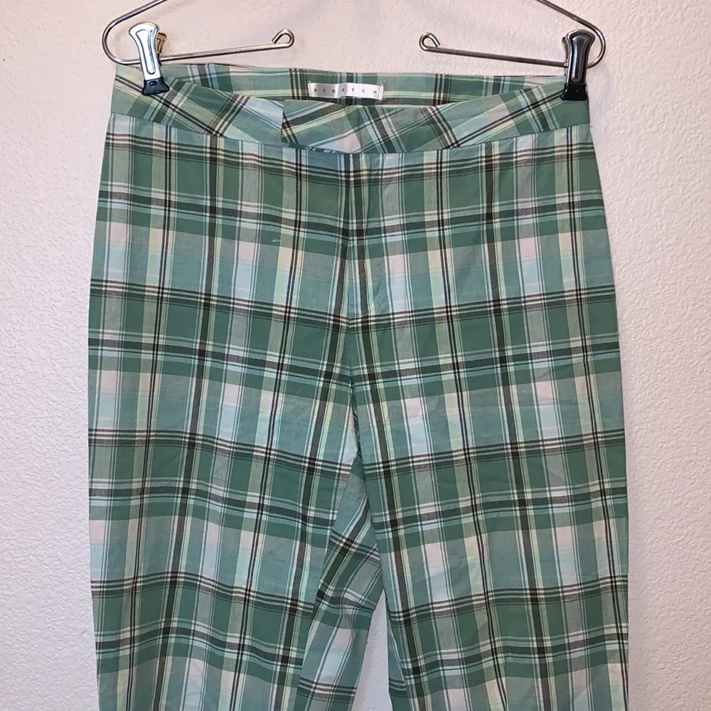 Old Navy  stretch green plaid capri pants - Image 2