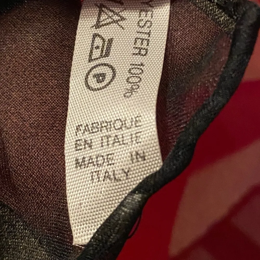 Jim‎ Renoir vintage tiger print scarf black gold red gray vibrant 34” sq Italy - Image 6