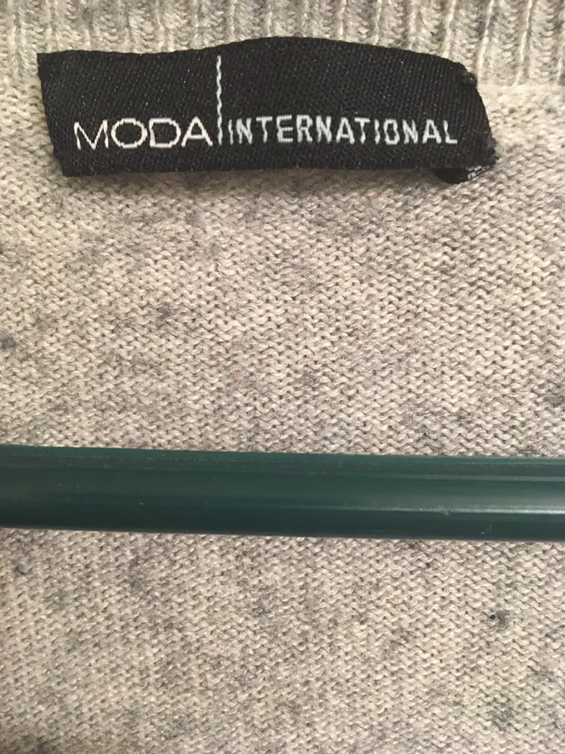 Moda Int. V-Neck Sweater - Image 4