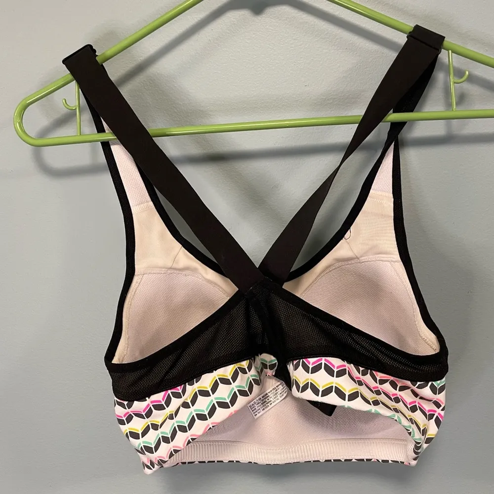Victoria’s Secret VXS white and black Victoria sport sports bra size 36C! - Image 5