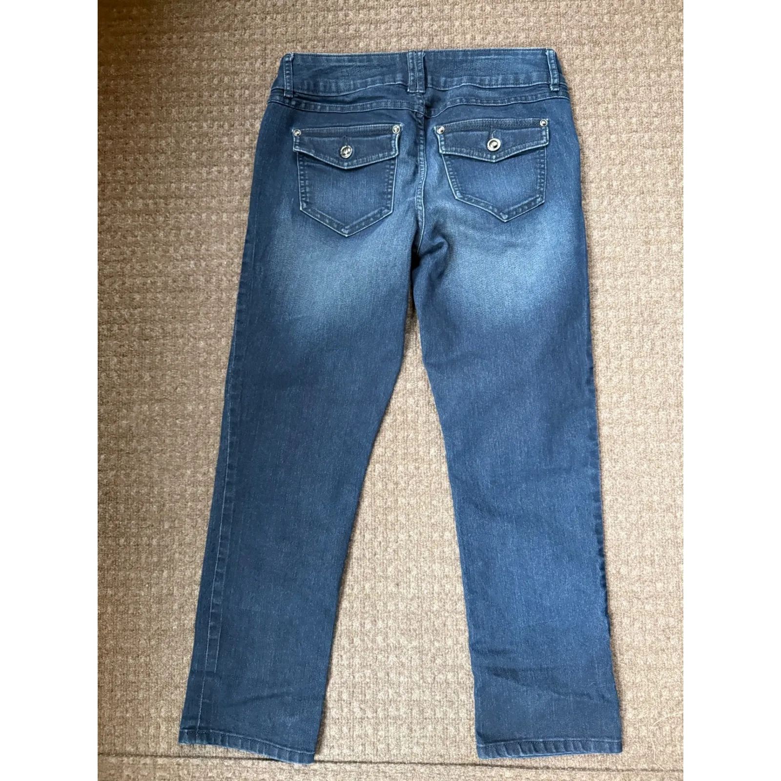 ELLE Women's Dark Wash Denim‎ Jeans Stylish Back Pocket Details Size 4 - Image 2
