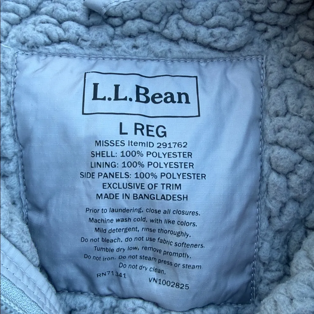 L.L. Bean Women's Light Gray Quilted Vest Size large - Image 4