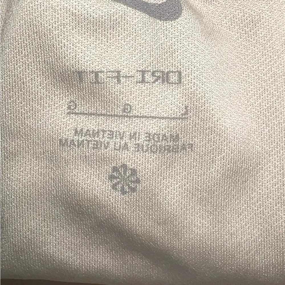 Nike Women's Cream Athletic Shorts - Image 6