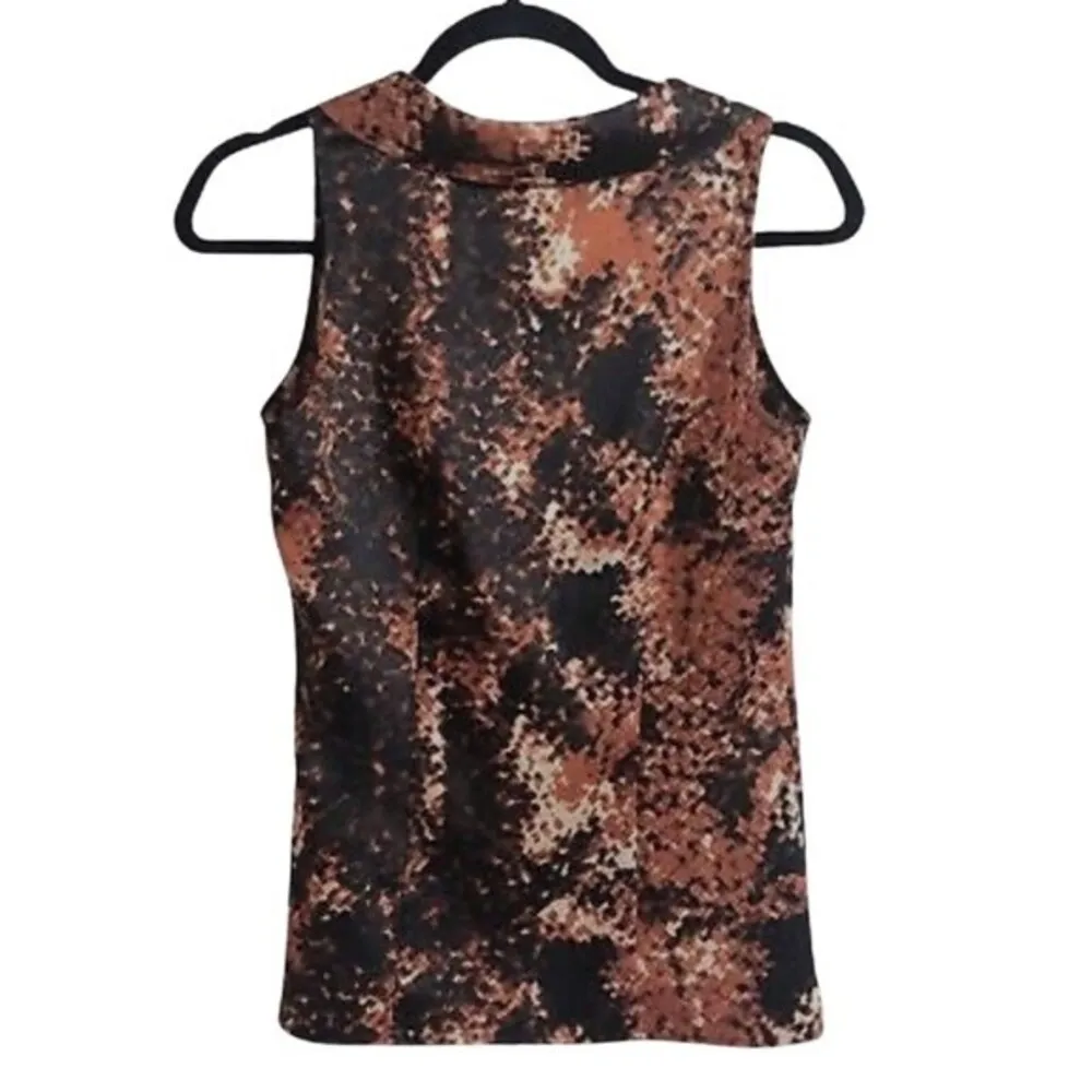 V-neck abstract print satin ruffle top size large - Image 3