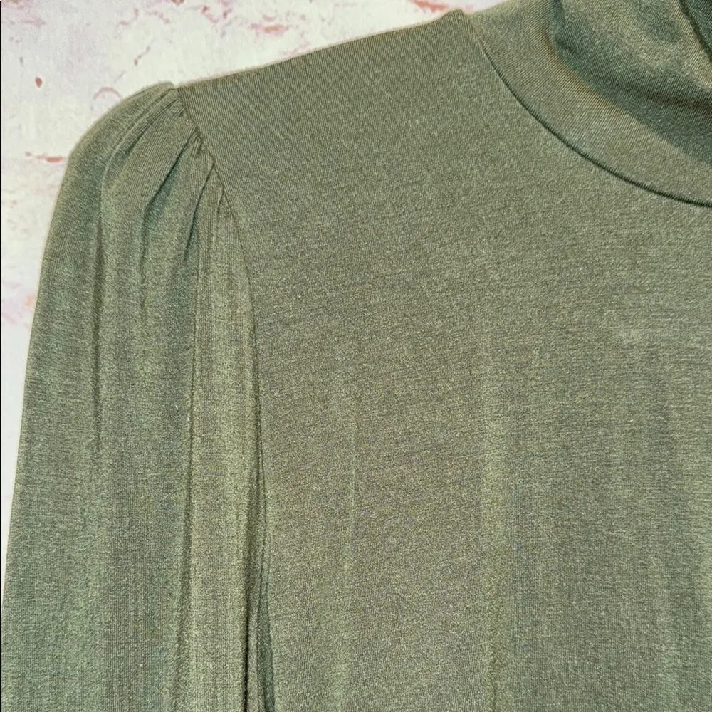 J. Crew FormKnit puff sleeve Olive Green Women's Turtleneck Top medium - Image 3