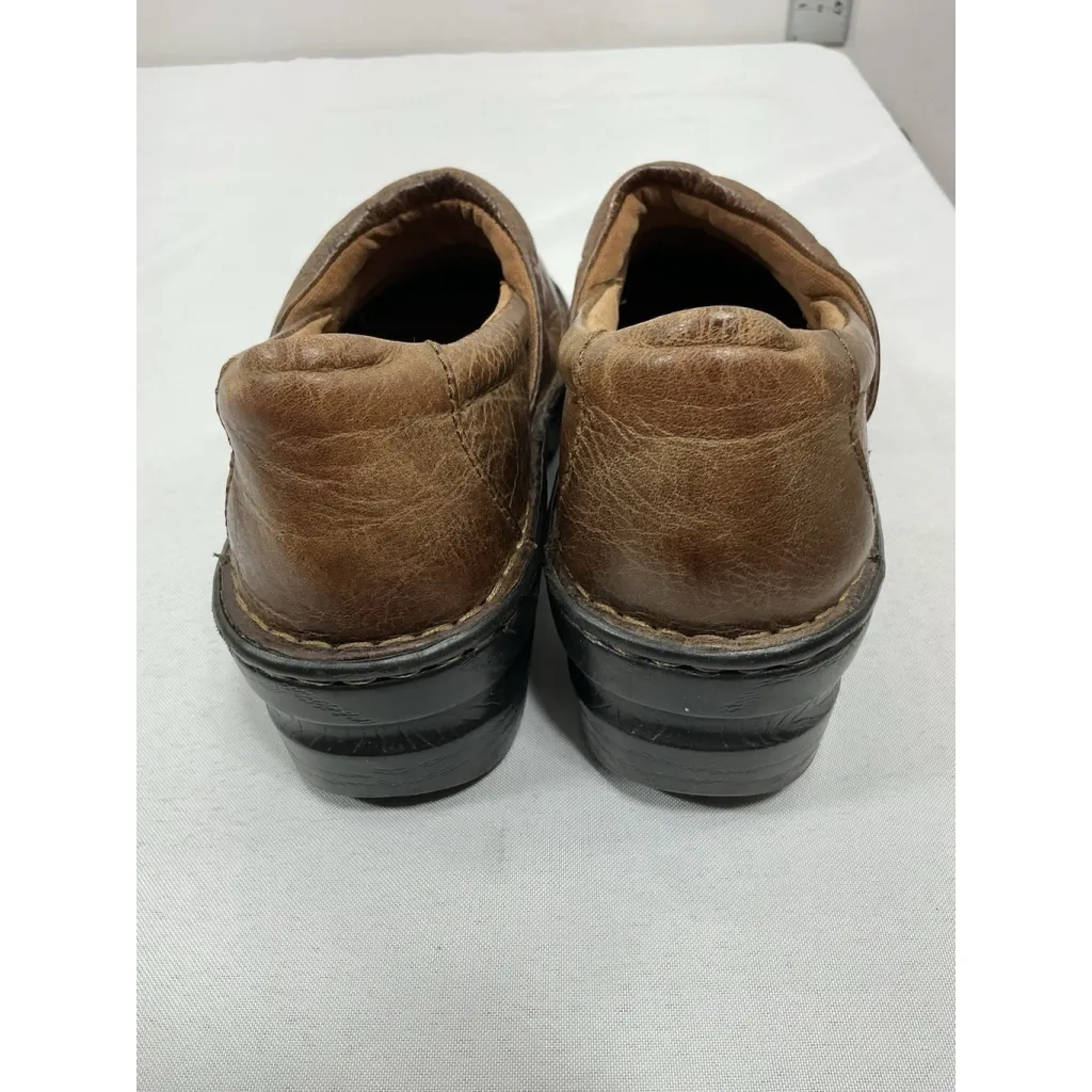 Womans BOC Slipon Wedge Shoes 9 Brown Distressed Leather - Image 4