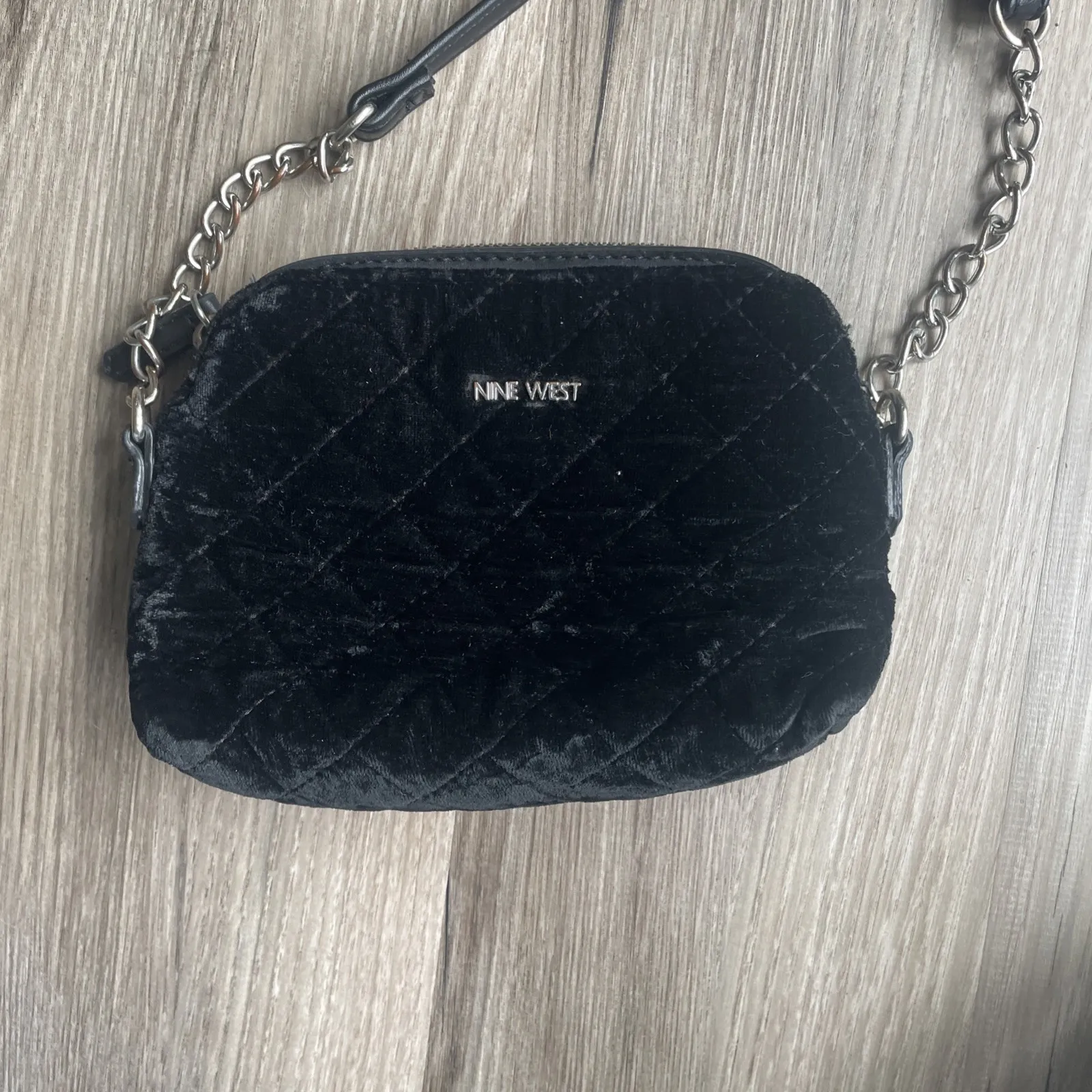 Vintage NINE WEST Black Quilted Velvet HANDBAG Crossbody ADJUSTABL‎ STRAP PURSE - Image 2