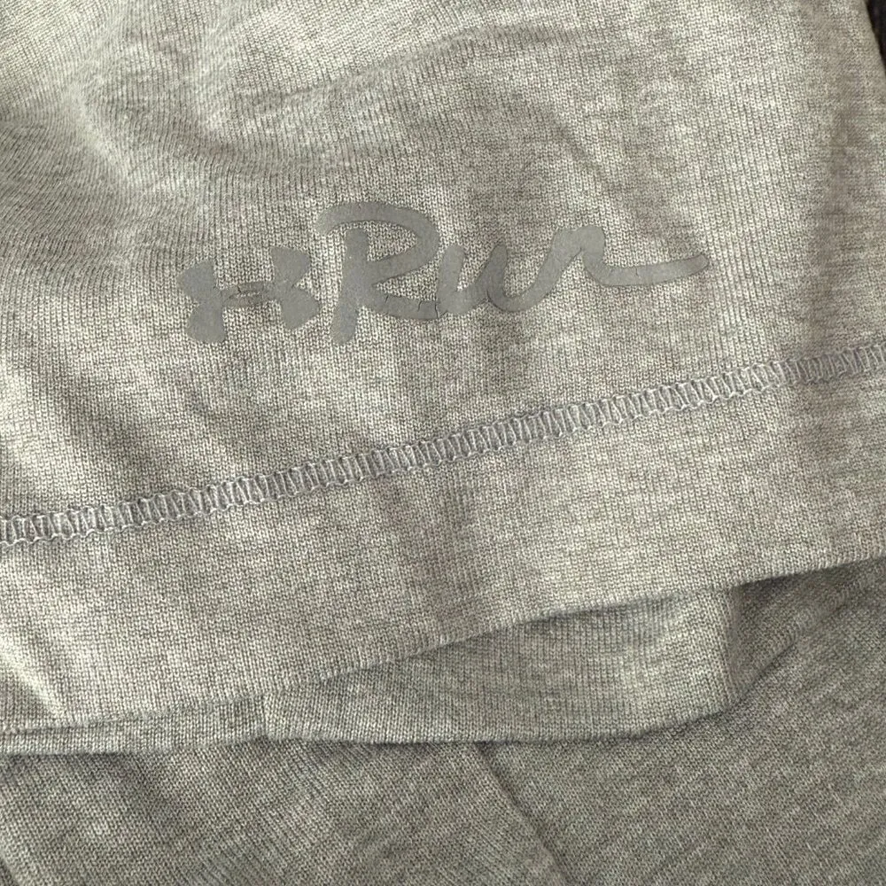 Under Armour women's medium (semi-fitted) gray/blue t-shirt - Image 5