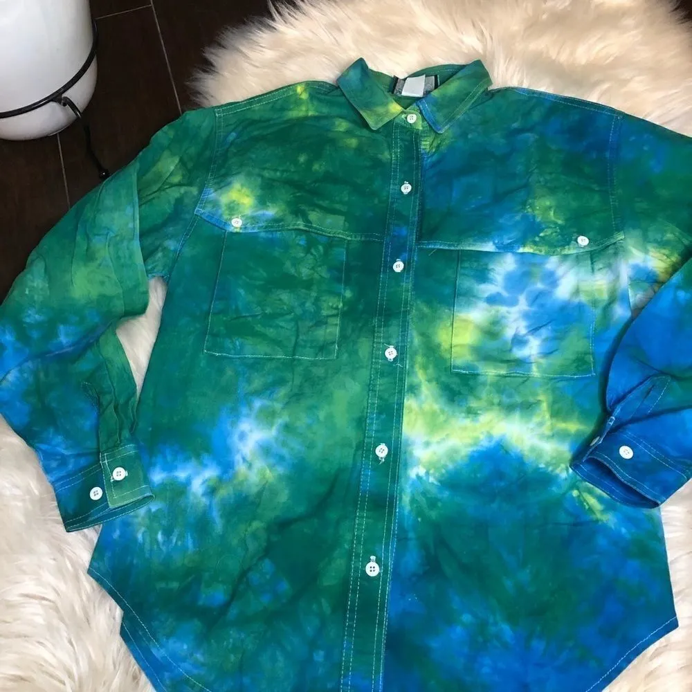 ol’paint by cricket reworked tie dye blouse medium Green - Image 2