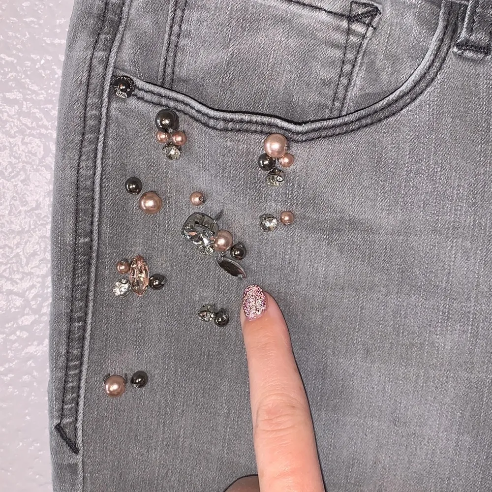 Kensie  Jeans grey jeweled pockets stretchy skinny jeans - Image 3