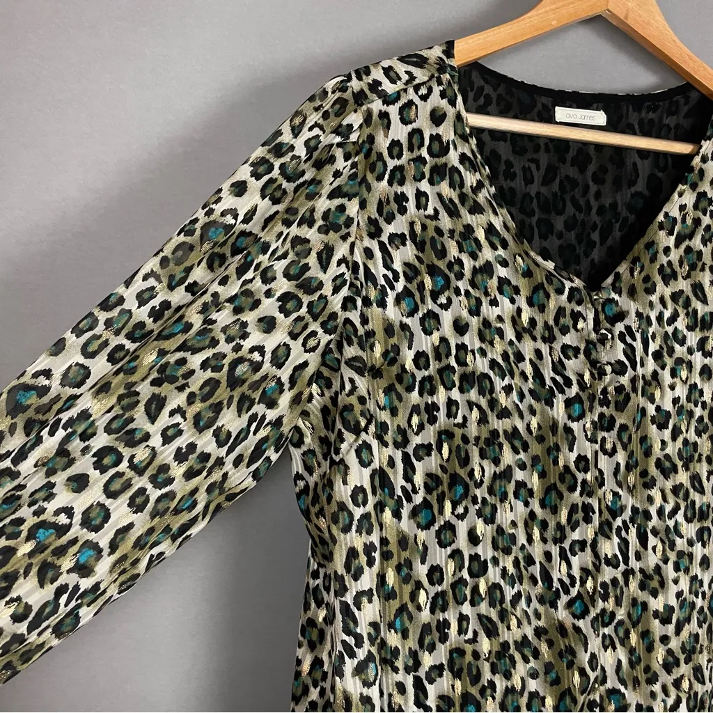 Ava James Blouse Leopard Print Metallic Animal‎ V-Neck Size 14/16 Shirred Cuffs - Image 15