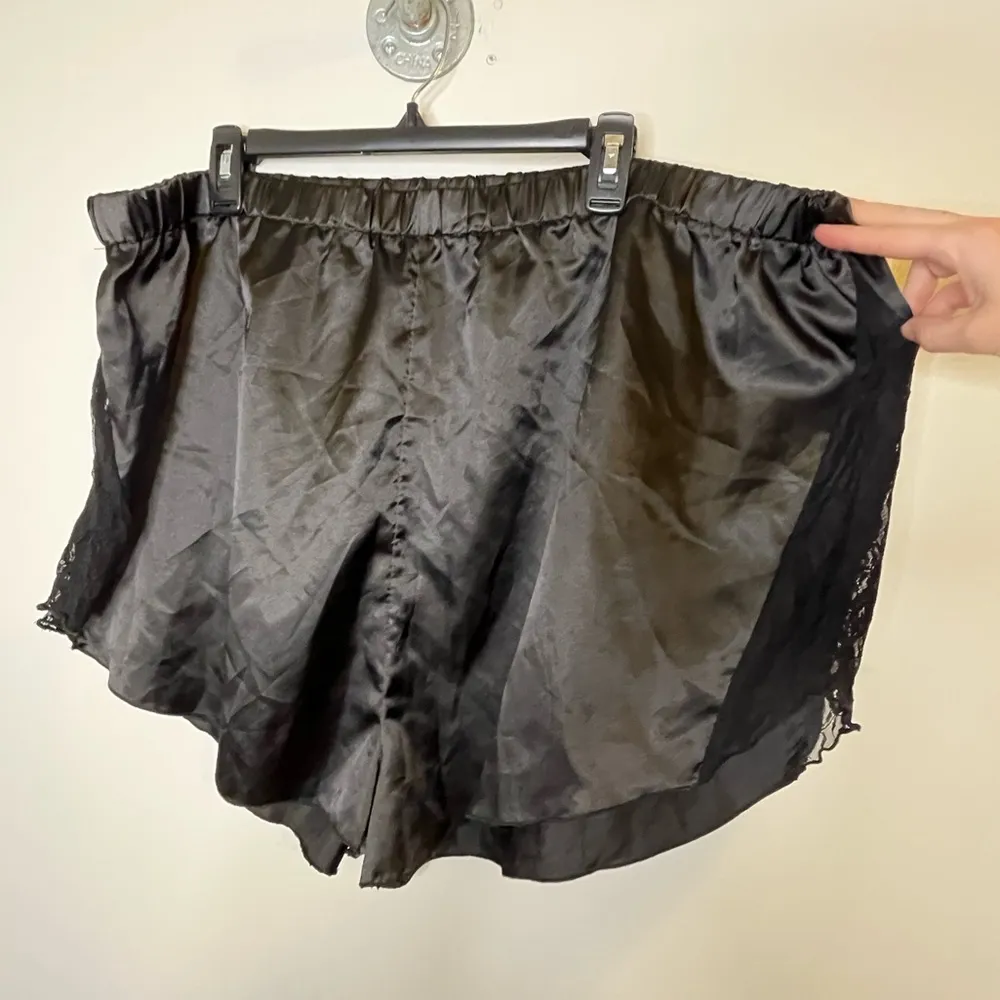 Black Two-Piece Tank and Shorts Pajama Set Size 22 - Image 10