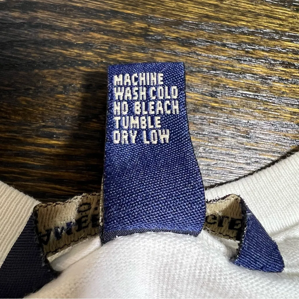 Vintage Y2K American Eagle Hula Academy White T-Shirt - Image 5