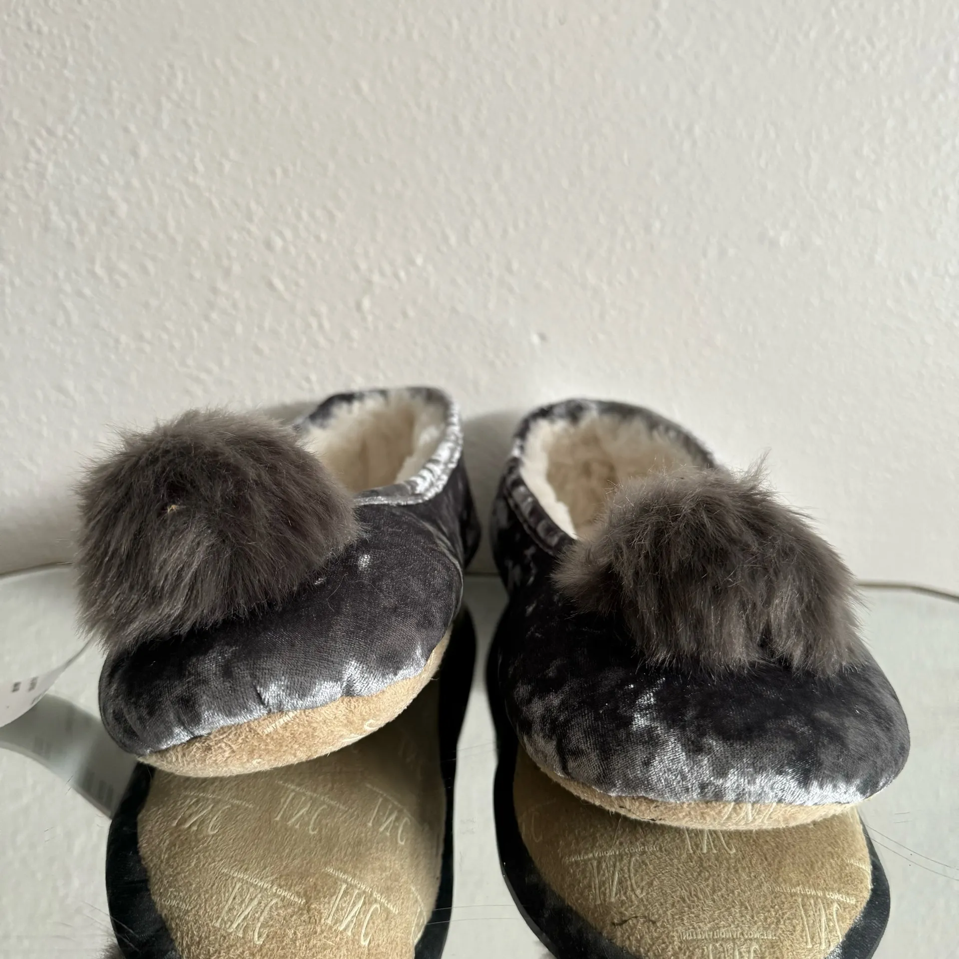 INC Grey Crushed Velvet Pom Pom Tinkerbell Lounge Cozy House Slippers NEW - Image 7