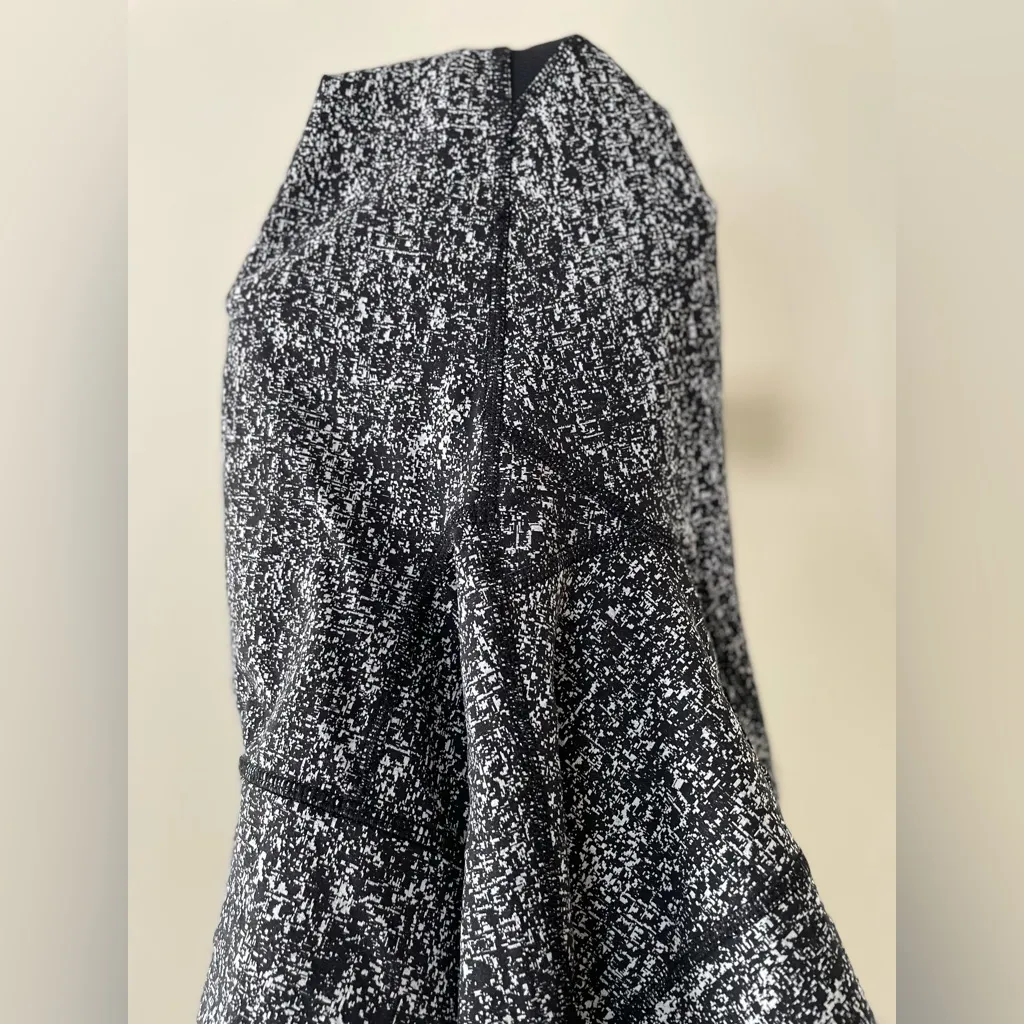 LULULEMON Pace Rival Crop 22” Power Luxtreme Suited Jacquard Black White Size 4 - Image 15