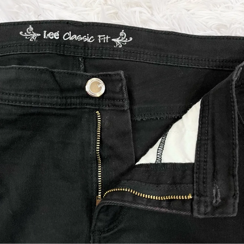 LEE Women’s Classic Fit Black Denim Jean Capri Plus Size 16W Medium - Image 7