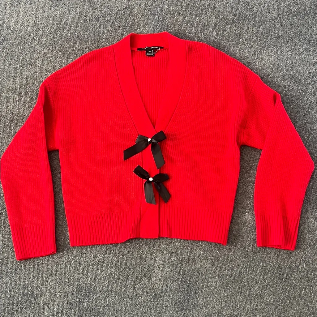 Red Sweater fwith Bow Accents Size M NWOT - Image 3