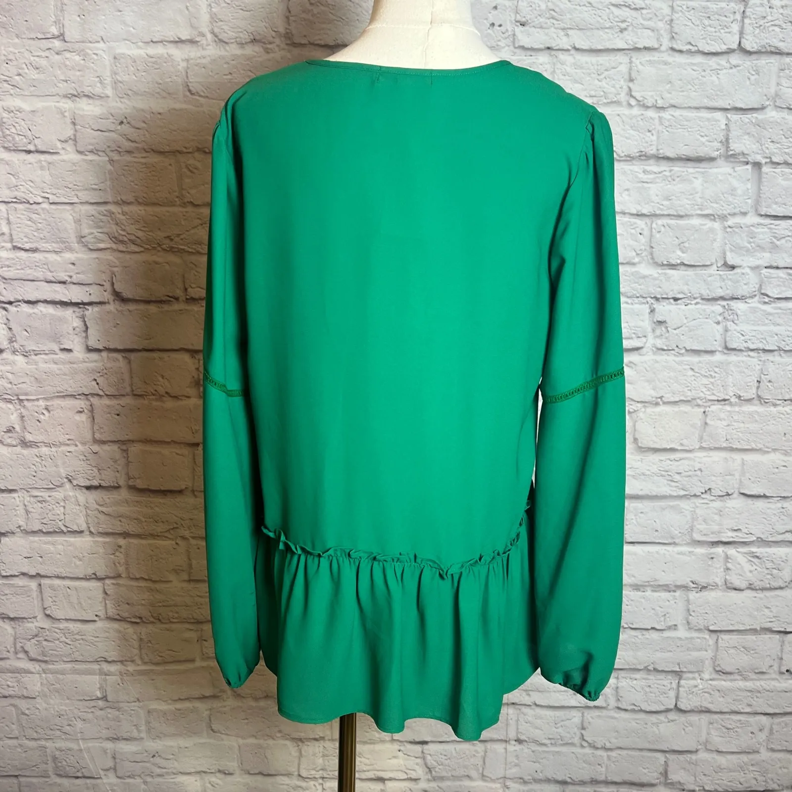 PLEIONE Women's M Kelly Emerald Green Ruffle Hem Blouse Anthropologie Chiccore - Image 4