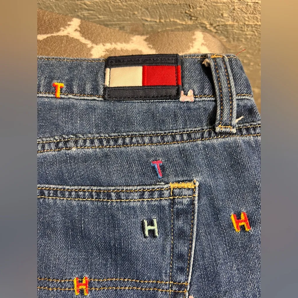 Tommy Hilfiger Vintage LOGO Blue Denim Jeans
Multi color embroidered logo sz 12 - Image 8