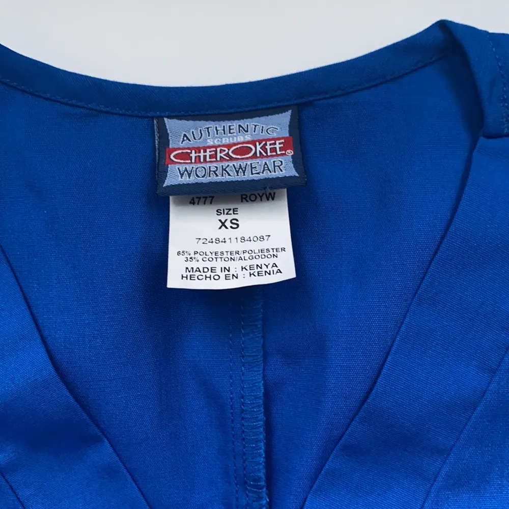 NWT Cherokee pocket scrub top, size XS - Image 2