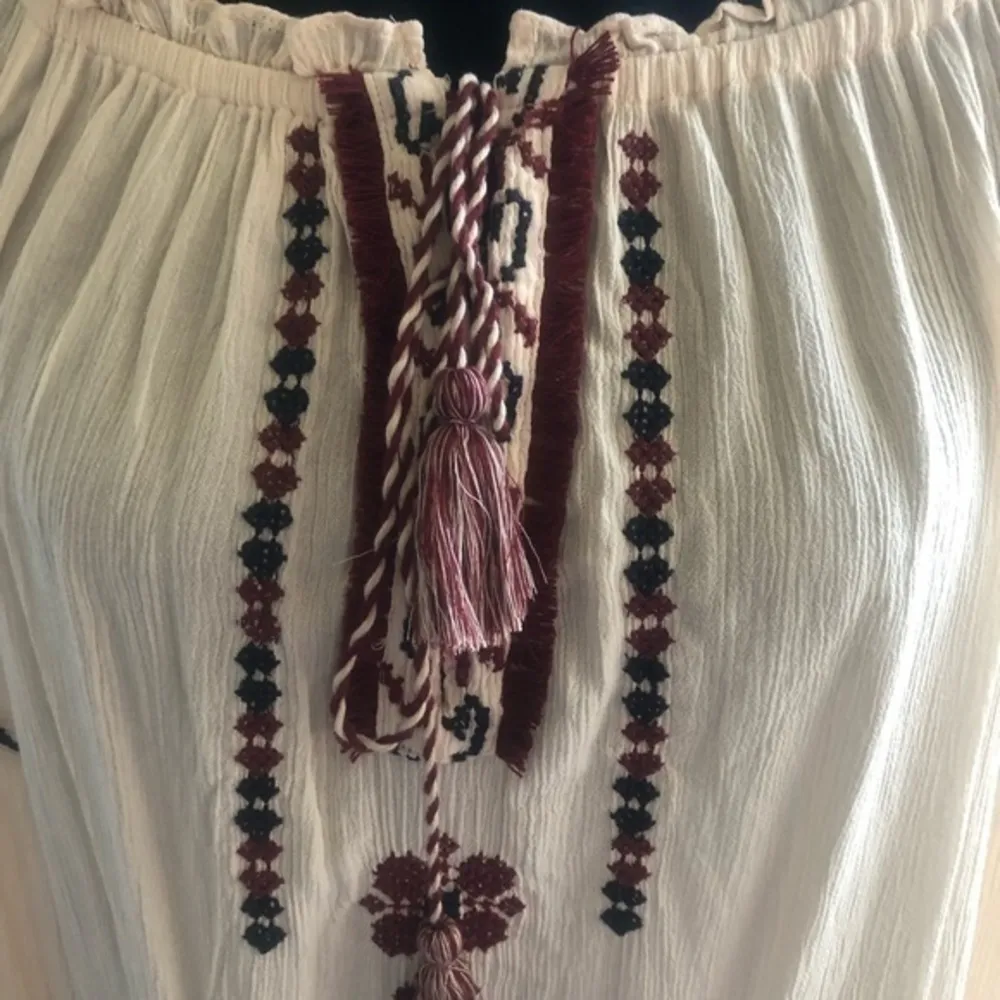 New Women’s Jonn Paul Richard Embroidered Blouse - Image 3