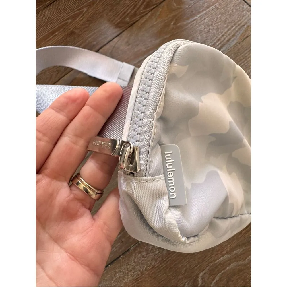 Lululemon Everywhere Belt Bag in Camo - Image 3