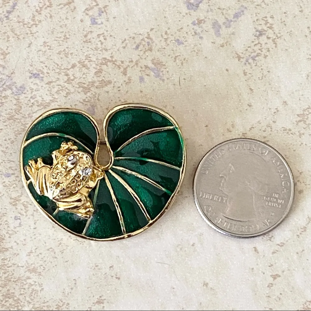Vintage Frog on a Lily Leaf Pad Enameled Brooch - Image 6